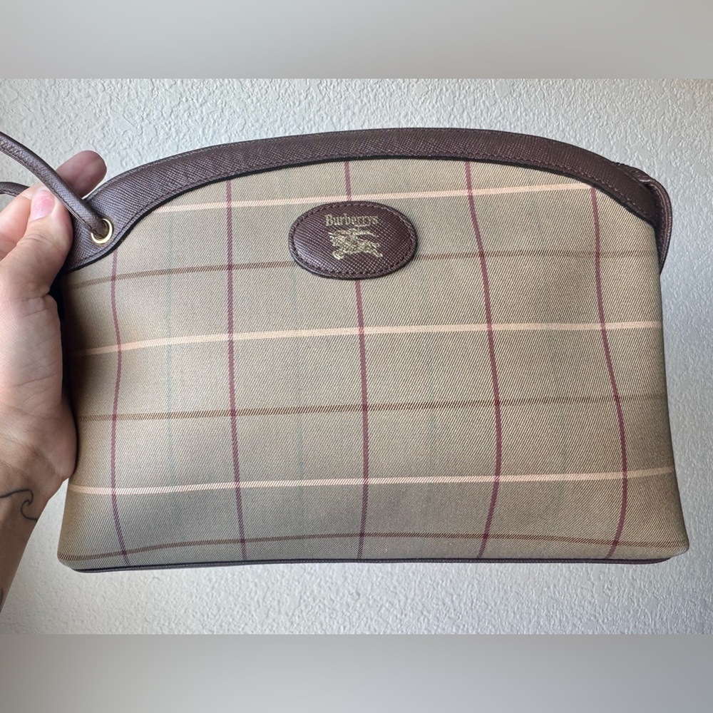 NEW BURBERRY CLUTCH